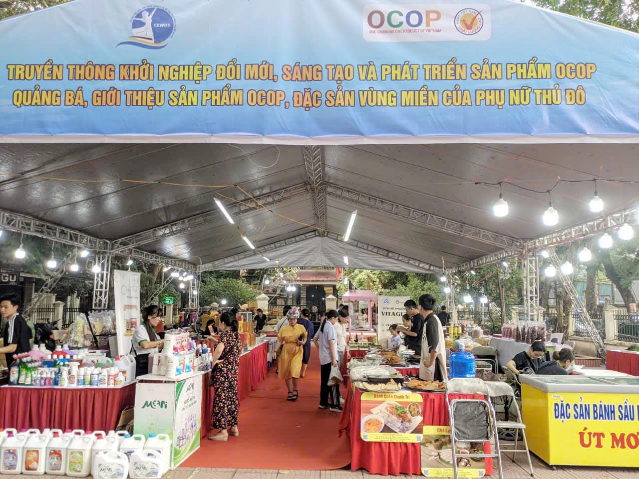 Phụ nữ Thủ đô hưởng ứng Cuộc vận động "Người Việt Nam ưu tiên dùng hàng Việt Nam"- Ảnh 1. Phụ nữ Thủ đô hưởng ứng Cuộc vận động "Người Việt Nam ưu tiên dùng hàng Việt Nam"- Ảnh 1.
