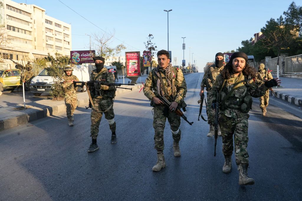 Quân đội Syria triệt thoái sau khi phiến quân tiến vào Aleppo- Ảnh 1. Quân đội Syria triệt thoái sau khi phiến quân tiến vào Aleppo- Ảnh 1.