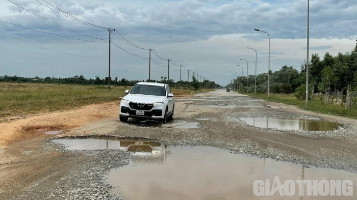 Quảng Ngãi dùng 350 tỷ đầu tư những dự án giao thông nào ở Dung Quất?- Ảnh 1. Quảng Ngãi dùng 350 tỷ đầu tư những dự án giao thông nào ở Dung Quất?- Ảnh 1.