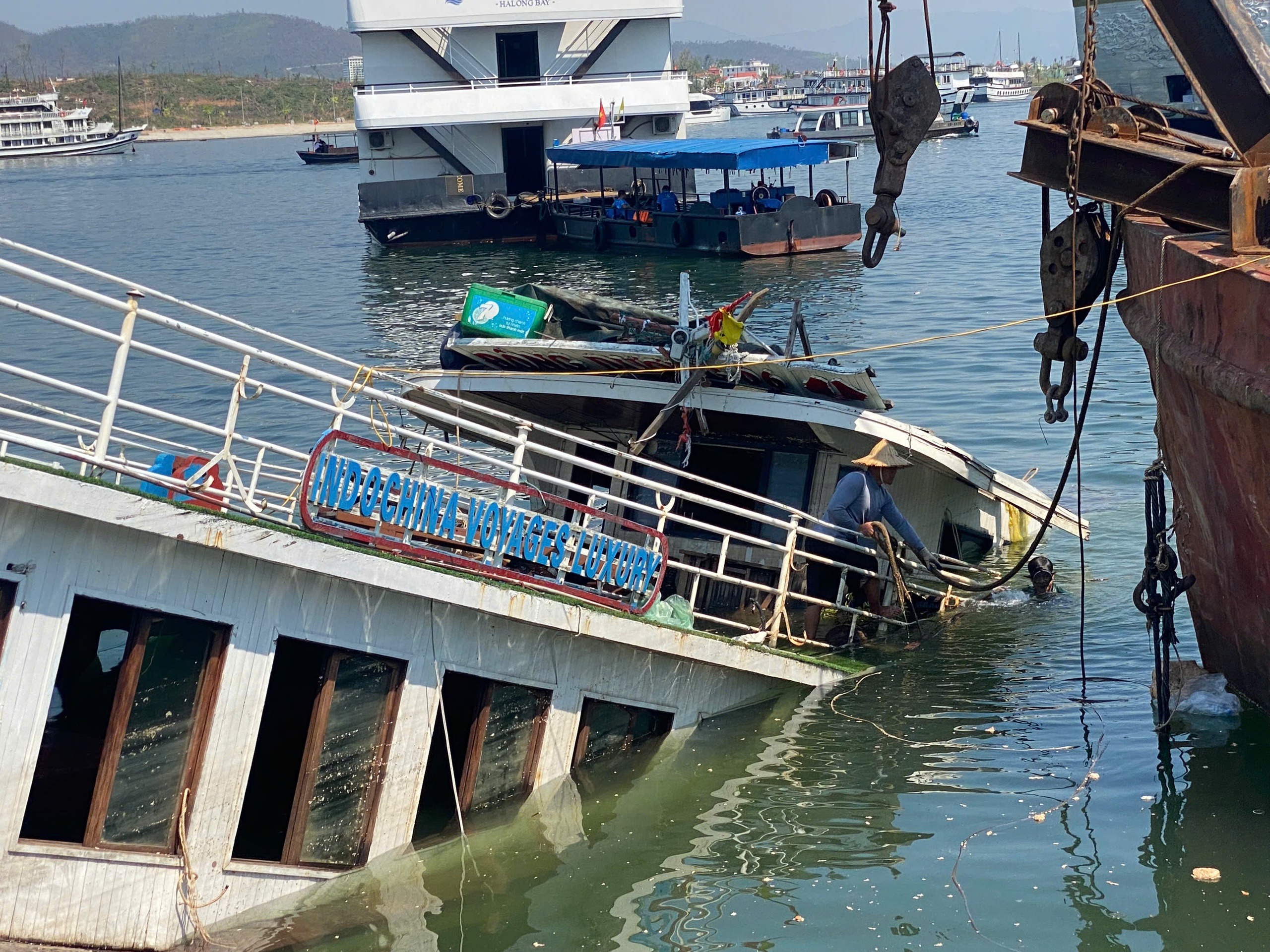 Quảng Ninh lý giải việc không hỗ trợ trục vớt các tàu du lịch bị đắm do bão số 3- Ảnh 2. Quảng Ninh lý giải việc không hỗ trợ trục vớt các tàu du lịch bị đắm do bão số 3- Ảnh 2.