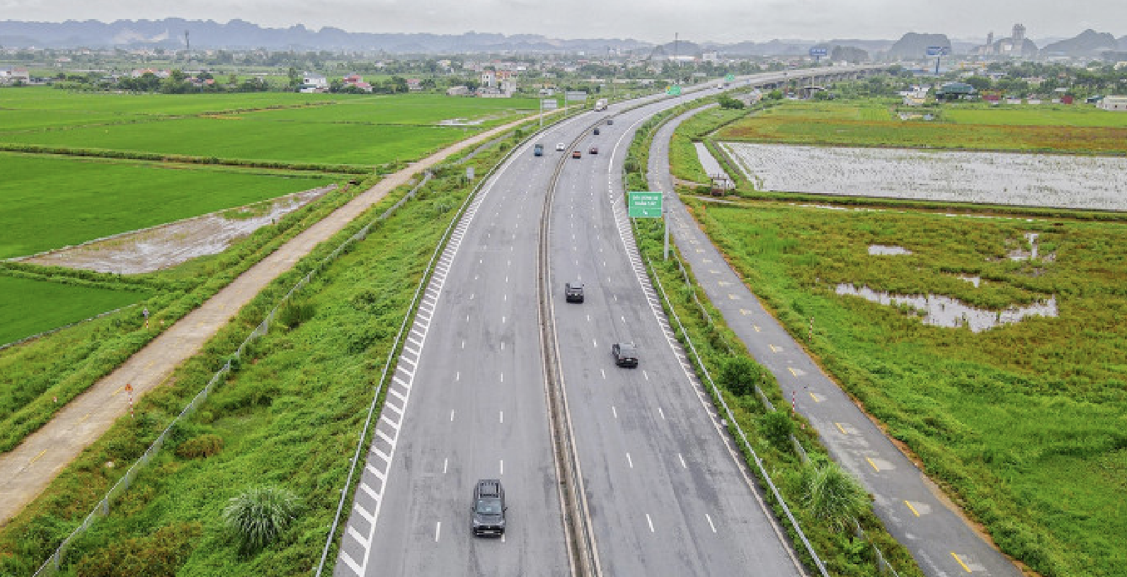 Thủ tướng: Sớm đề xuất, trình Quốc hội cơ chế đặc thù với các dự án đường bộ cao tốc- Ảnh 1. Thủ tướng: Sớm đề xuất, trình Quốc hội cơ chế đặc thù với các dự án đường bộ cao tốc- Ảnh 1.
