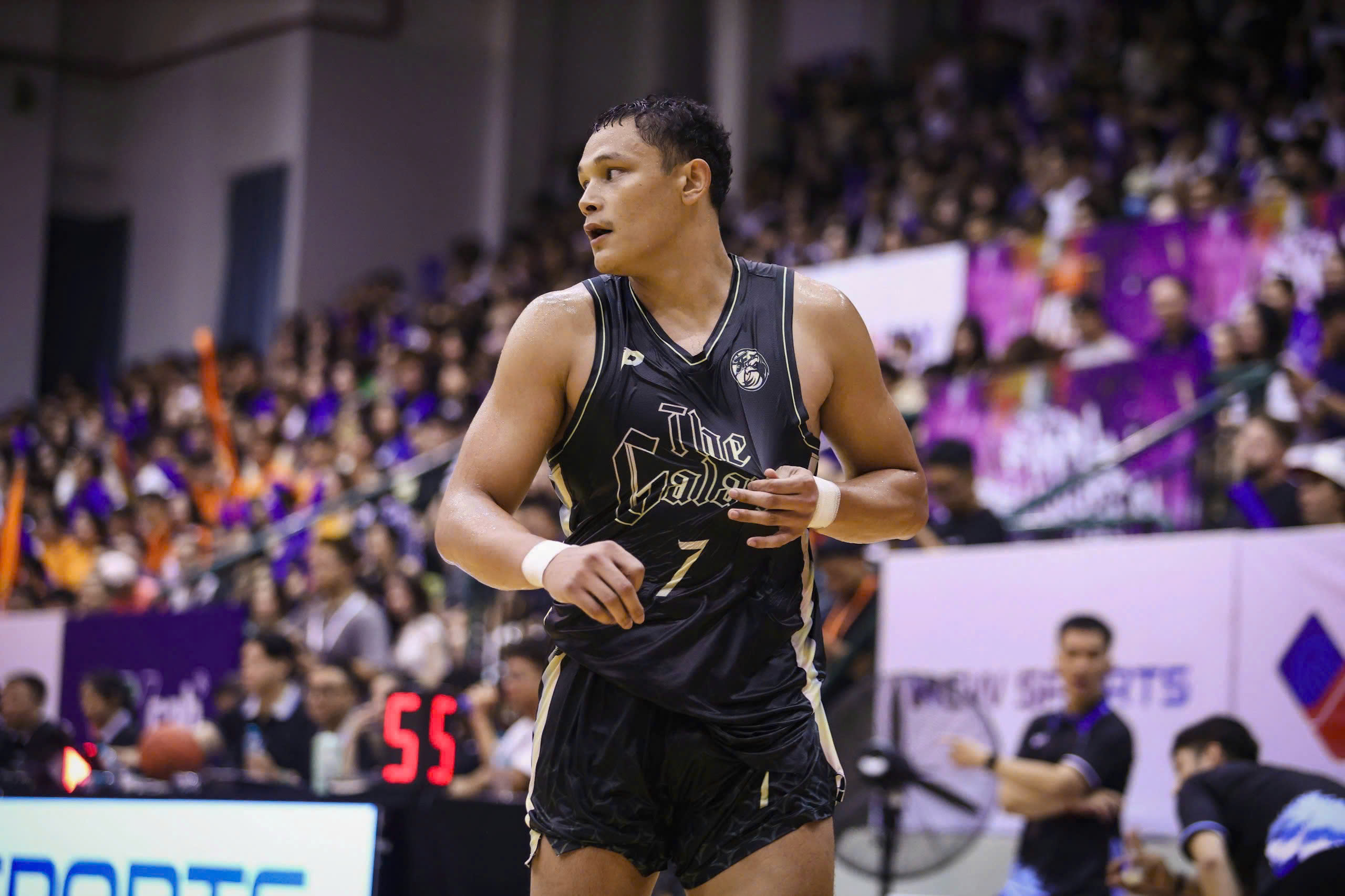 Tay ném gốc Việt Dominique Tham tỏa sáng ở giải bóng rổ Vietnam Pro-Am Basketball Championship 2024- Ảnh 1. Tay ném gốc Việt Dominique Tham tỏa sáng ở giải bóng rổ Vietnam Pro-Am Basketball Championship 2024- Ảnh 1.