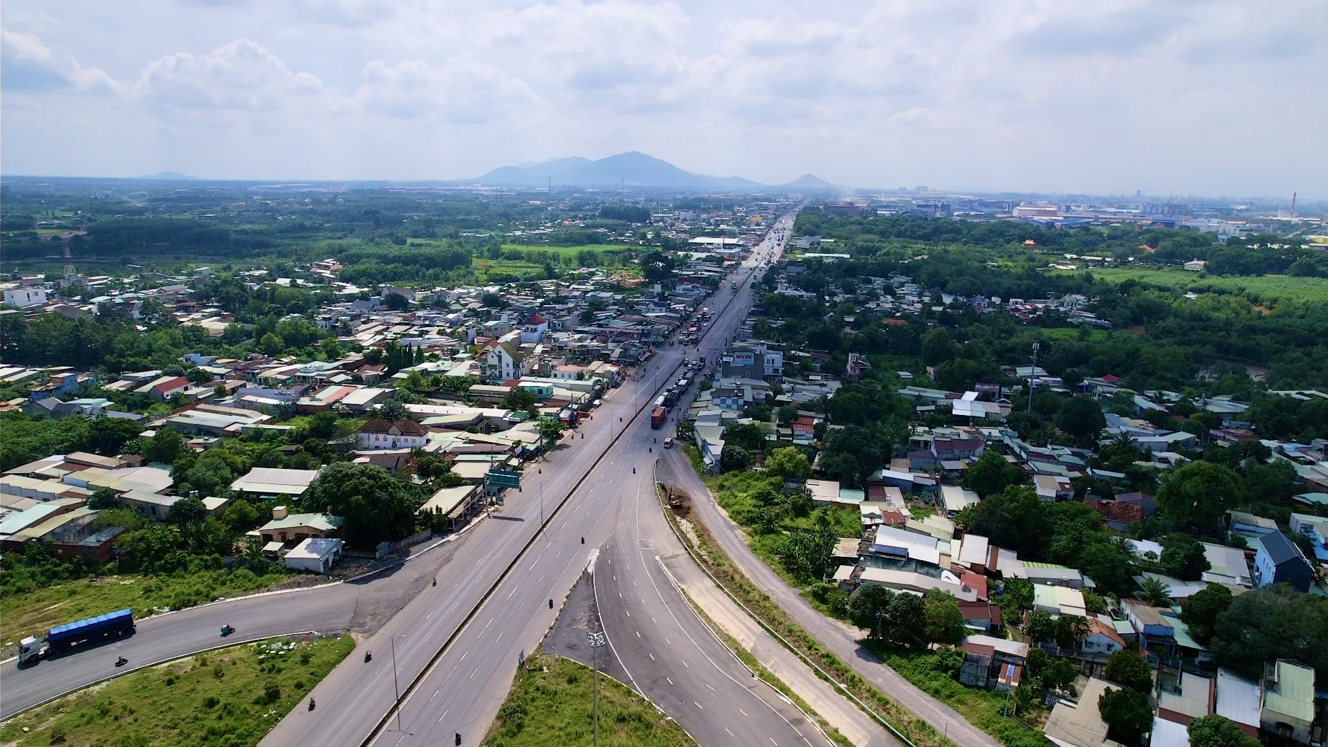 Tháng 12 khởi công thêm cầu vượt ở nút giao cao tốc Bến Lức - Long Thành- Ảnh 2. Tháng 12 khởi công thêm cầu vượt ở nút giao cao tốc Bến Lức - Long Thành- Ảnh 2.