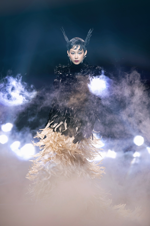 Thanh Hằng và Bảo Ngọc trình diễn ấn tượng trong show Hà Thanh Việt- Ảnh 1. Thanh Hằng và Bảo Ngọc trình diễn ấn tượng trong show Hà Thanh Việt- Ảnh 1.