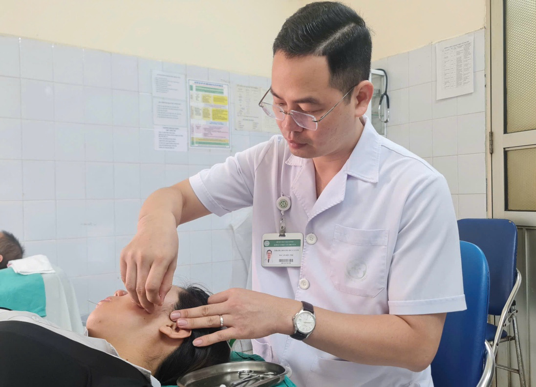 Thời tiết chuyển lạnh, coi chừng liệt dây thần kinh số 7 - Ảnh 2. Thời tiết chuyển lạnh, coi chừng liệt dây thần kinh số 7 - Ảnh 2.