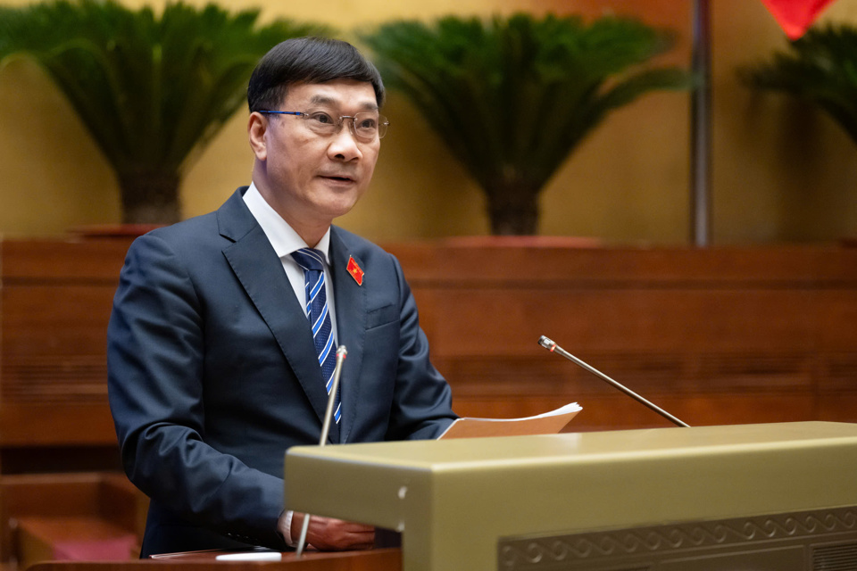 Chủ nhiệm Ủy ban Kinh tế Vũ Hồng Thanh báo cáo tiếp thu, chỉnh lý và giải trình Dự án Luật- Ảnh: Quochoi.vn