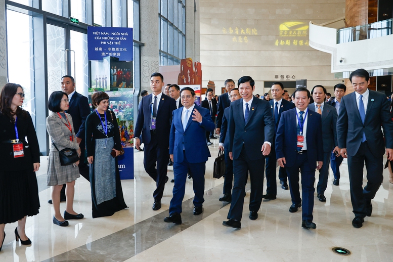 Thủ tướng dự lễ hội văn hoá - du lịch Việt Nam tại Vân Nam, Trung Quốc- Ảnh 1. Thủ tướng dự lễ hội văn hoá - du lịch Việt Nam tại Vân Nam, Trung Quốc- Ảnh 1.