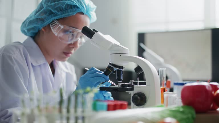 Thúc đẩy phụ nữ Trung Á tham gia nghiên cứu khoa học- Ảnh 1. Thúc đẩy phụ nữ Trung Á tham gia nghiên cứu khoa học- Ảnh 1.