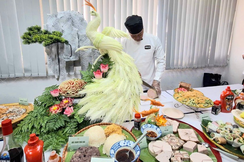 Liên hoan Ẩm thực Quốc tế 2024: Đến Ngoại giao đoàn thưởng thức các món ăn công phu của nhiều nước trên thế giới- Ảnh 2. Liên hoan Ẩm thực Quốc tế 2024: Đến Ngoại giao đoàn thưởng thức các món ăn công phu của nhiều nước trên thế giới- Ảnh 2.
