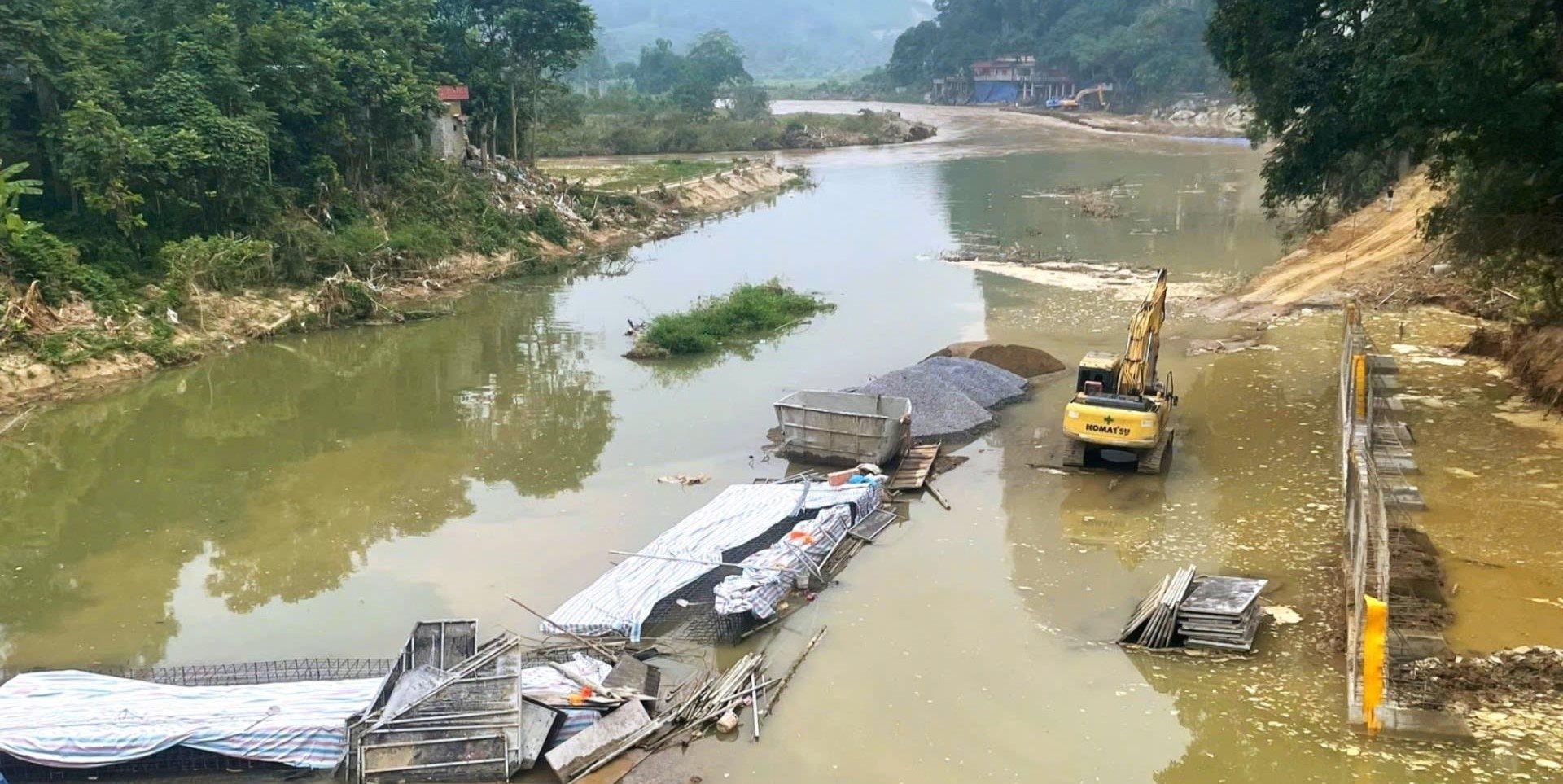 Thuỷ điện xả nước bất thường gây thiệt hại cho dự án kè vùng hạ du Bắc Kạn- Ảnh 1. Thuỷ điện xả nước bất thường gây thiệt hại cho dự án kè vùng hạ du Bắc Kạn- Ảnh 1.