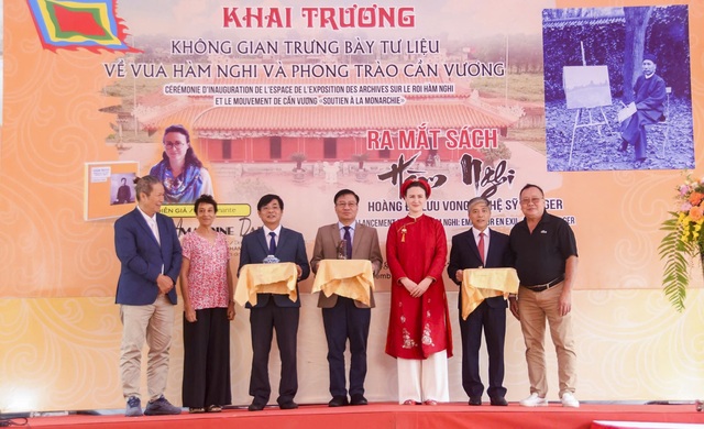 Tiếp nhận các hiện vật về vua Hàm Nghi phục vụ trưng bày tại nơi từng ban Dụ Cần Vương - Ảnh 1. Tiếp nhận các hiện vật về vua Hàm Nghi phục vụ trưng bày tại nơi từng ban Dụ Cần Vương - Ảnh 1.