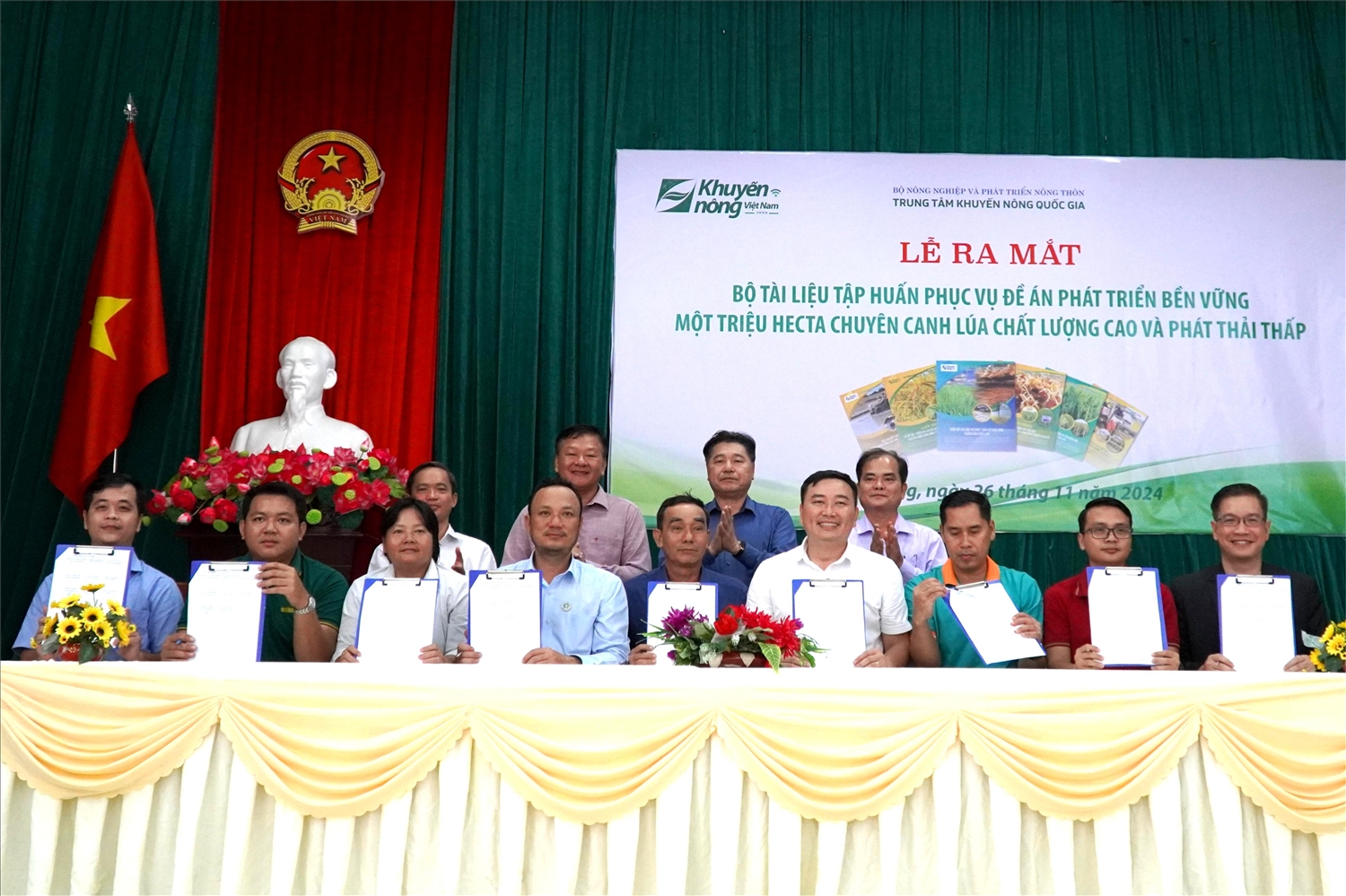 Các đơn vị ký kết thực hiện mở rộng vùng chuyên canh lúa chất lượng cao, phát thải thấp gắn với tăng trưởng xanh vùng ĐBSCL Các đơn vị ký kết thực hiện mở rộng vùng chuyên canh lúa chất lượng cao, phát thải thấp gắn với tăng trưởng xanh vùng ĐBSCL