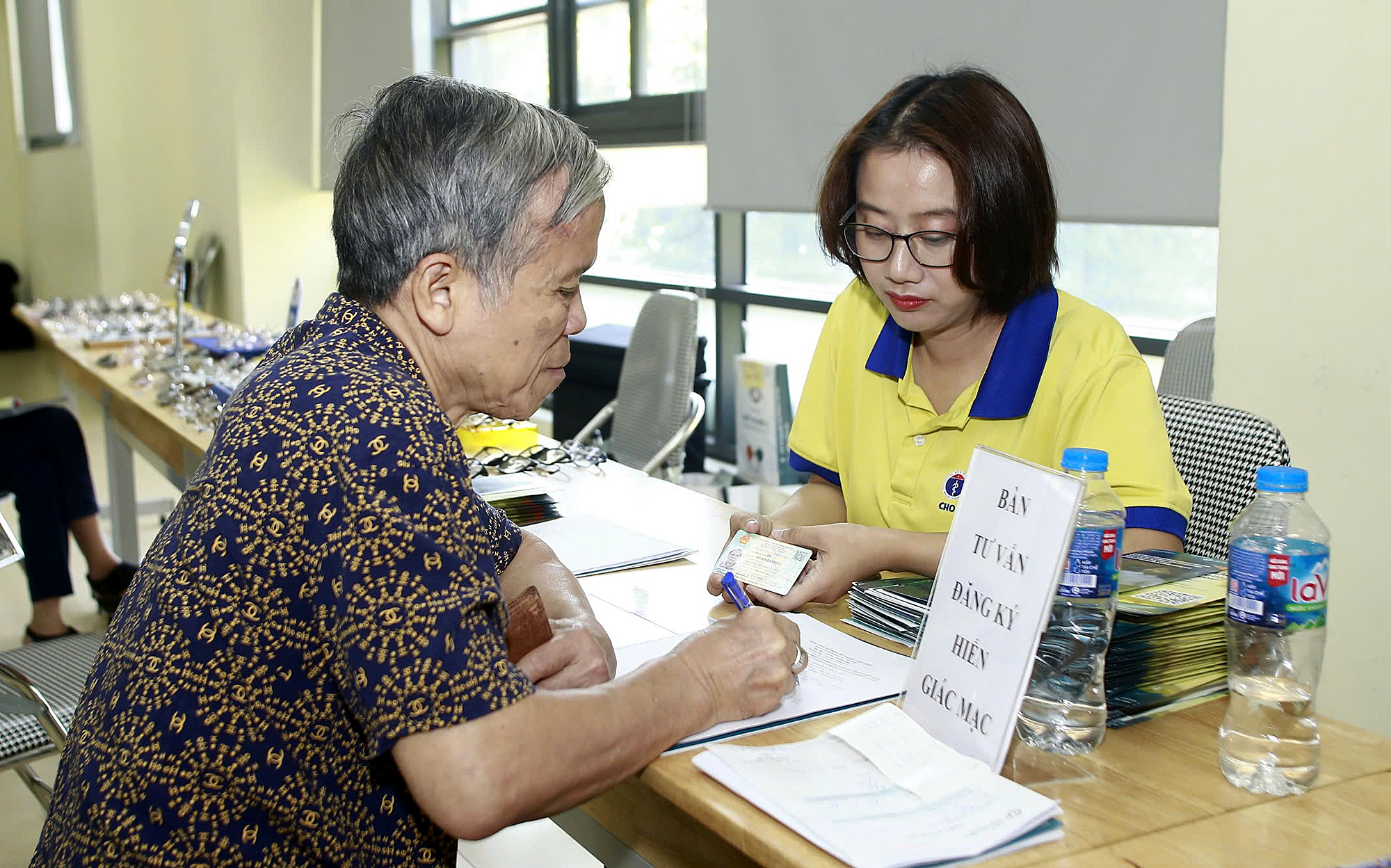 Tình yêu con gửi lại và nghĩa cử của người mẹ- Ảnh 1. Tình yêu con gửi lại và nghĩa cử của người mẹ- Ảnh 1.