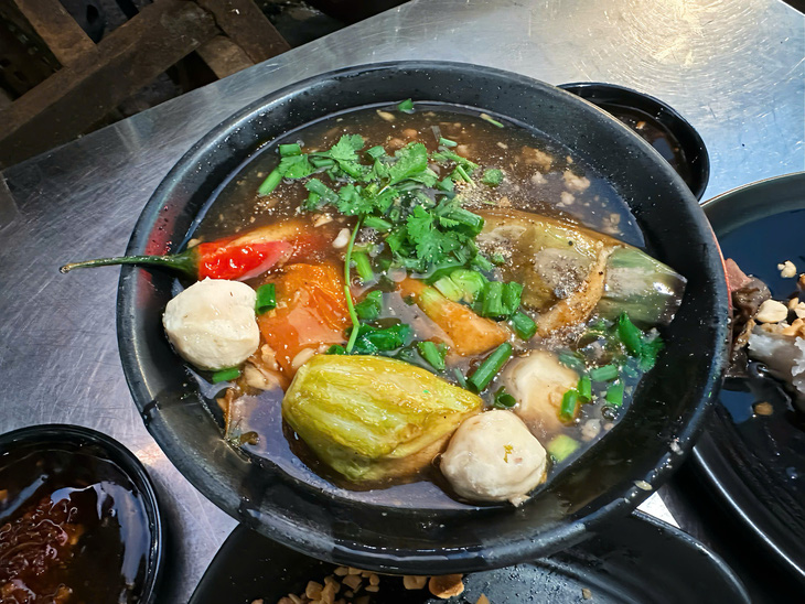 Tình yêu ơi, ăn 'khổ qua cà chớn' cho đời bớt khổ! - Ảnh 1. Tình yêu ơi, ăn 'khổ qua cà chớn' cho đời bớt khổ! - Ảnh 1.