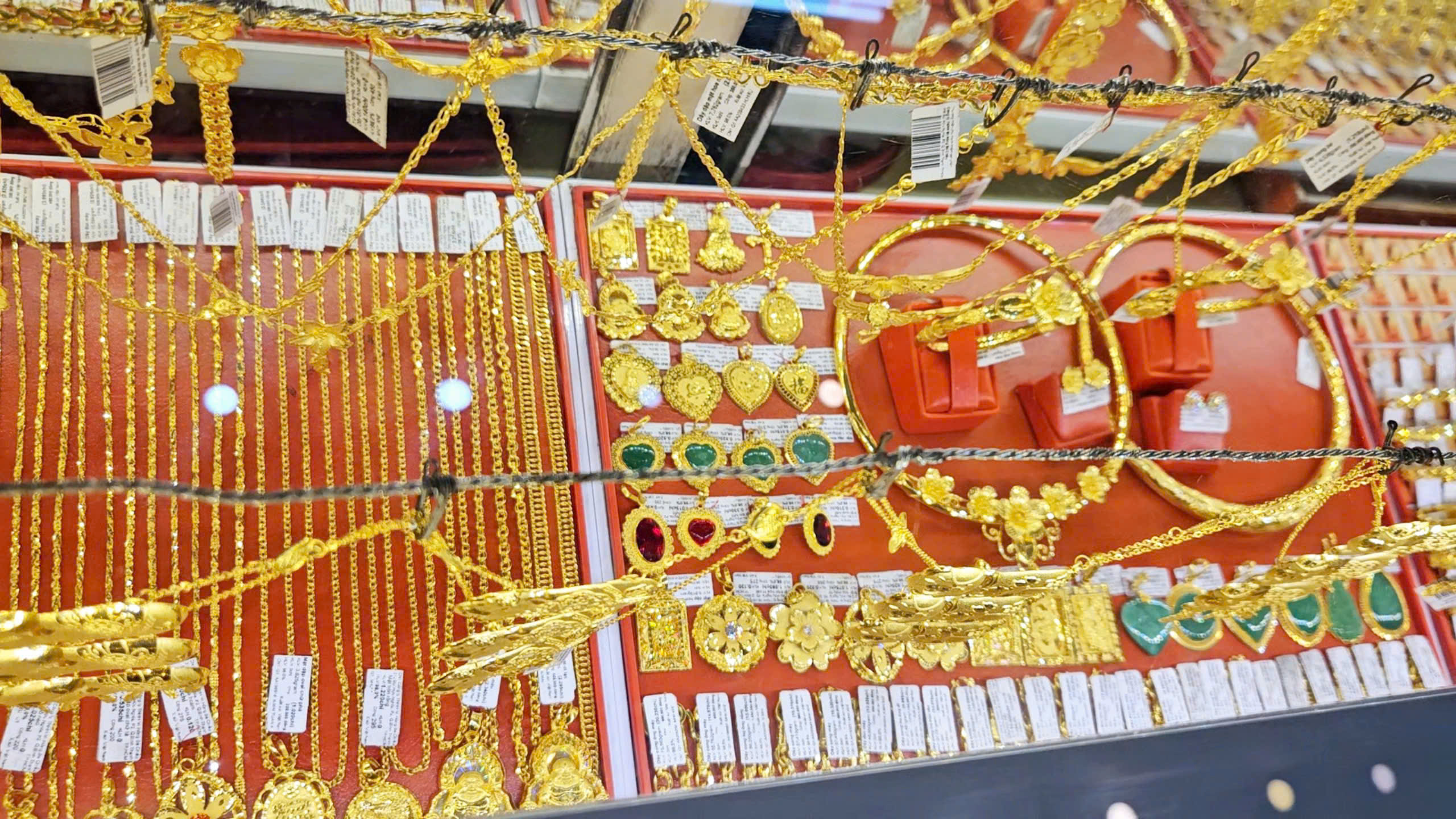 Chuyên gia dự báo mới nhất về giá vàng miếng SJC, vàng nhẫn dịp cận Tết- Ảnh 2. Chuyên gia dự báo mới nhất về giá vàng miếng SJC, vàng nhẫn dịp cận Tết- Ảnh 2.