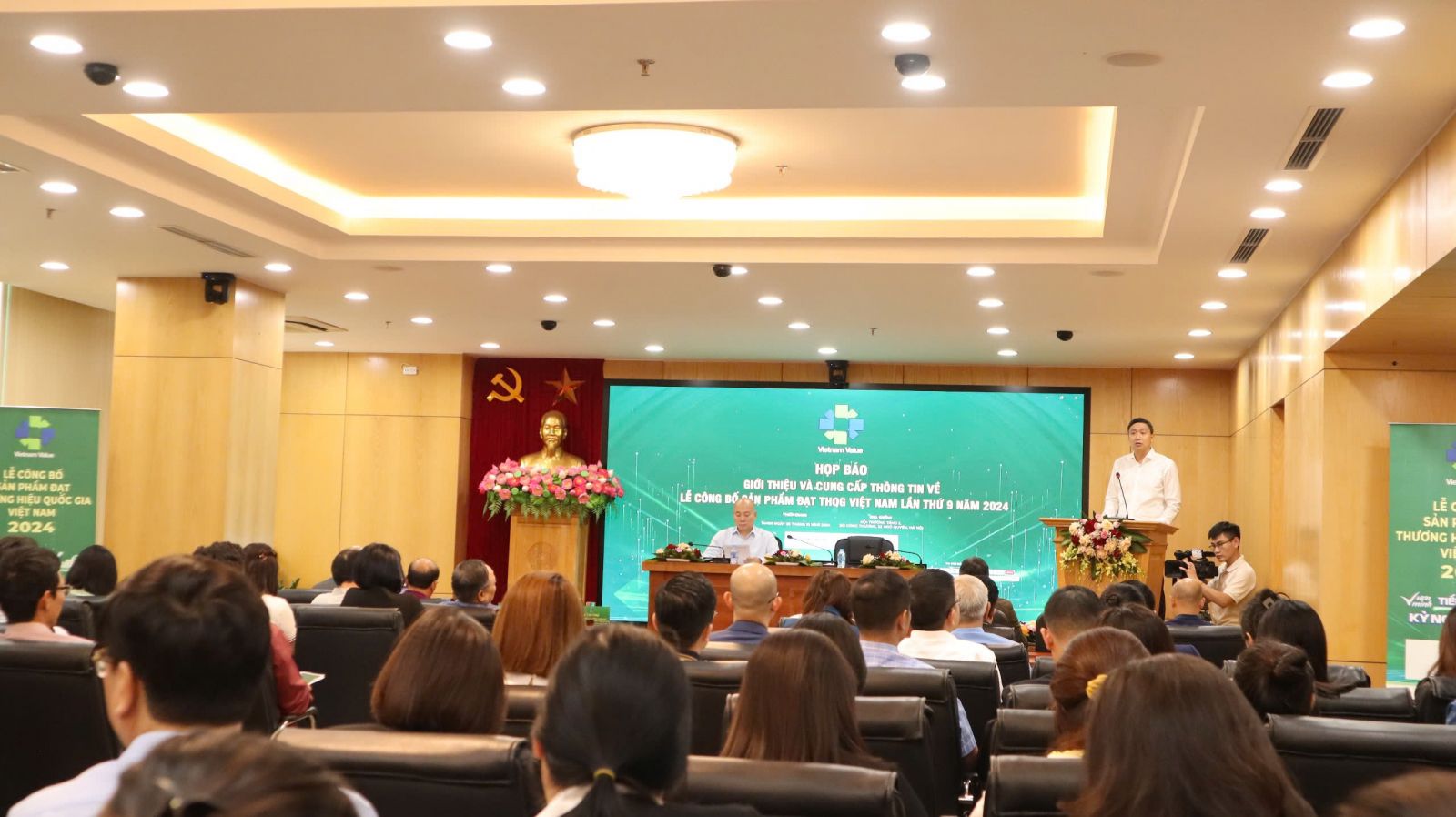 Tôn vinh thương hiệu sản phẩm và doanh nghiệp tiêu biểu đại diện cho Thương hiệu quốc gia Việt Nam - Ảnh 1. Tôn vinh thương hiệu sản phẩm và doanh nghiệp tiêu biểu đại diện cho Thương hiệu quốc gia Việt Nam - Ảnh 1.