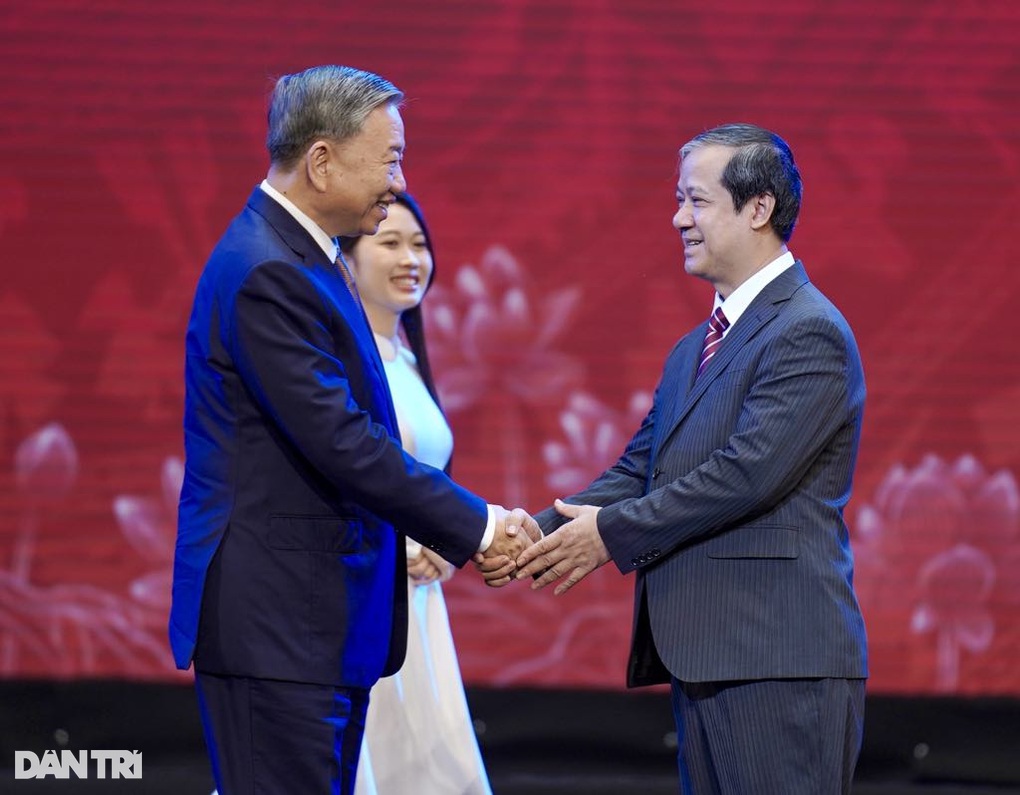 Tổng Bí thư: Nghiên cứu cơ chế thu hút người giỏi vào ngành giáo dục - 1 Tổng Bí thư: Nghiên cứu cơ chế thu hút người giỏi vào ngành giáo dục - 1