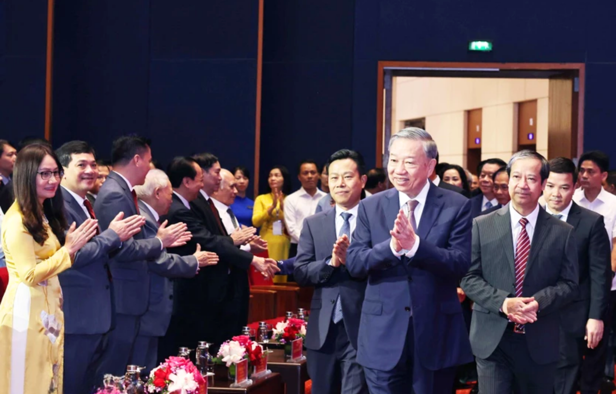 Tổng bí thư Tô Lâm gợi mở 3 vấn đề lớn tại buổi gặp mặt đại diện nhà giáo, cán bộ quản lý giáo dục- Ảnh 1. Tổng bí thư Tô Lâm gợi mở 3 vấn đề lớn tại buổi gặp mặt đại diện nhà giáo, cán bộ quản lý giáo dục- Ảnh 1.