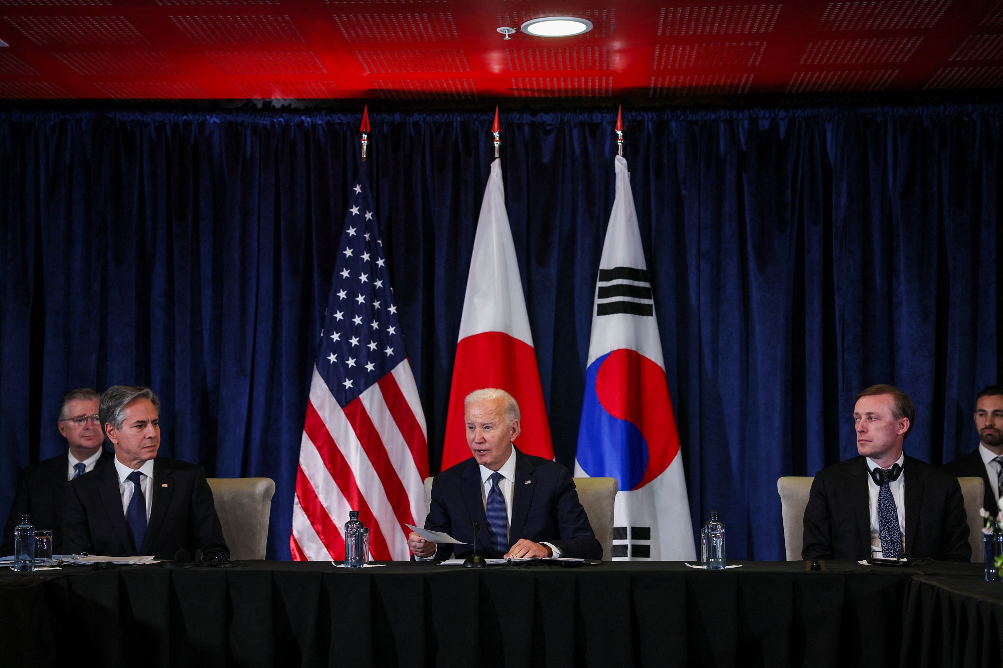 Tổng thống Biden ra cảnh báo trong cuộc gặp với lãnh đạo Nhật, Hàn Quốc- Ảnh 1. Tổng thống Biden ra cảnh báo trong cuộc gặp với lãnh đạo Nhật, Hàn Quốc- Ảnh 1.