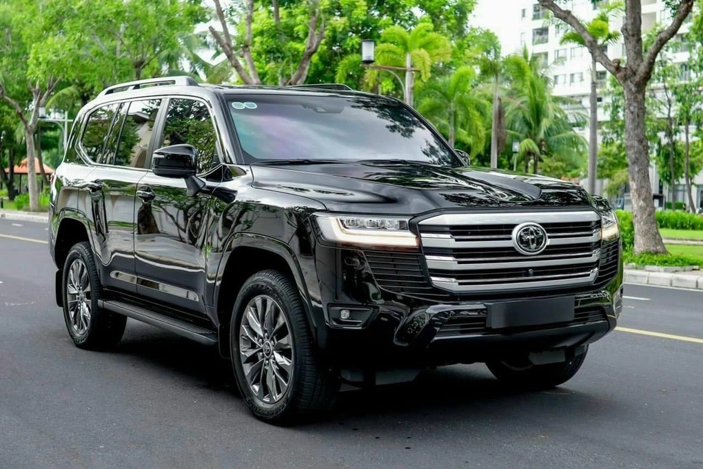 Toyota Land Cruiser 3 năm tuổi tại Việt Nam bán lại vẫn đắt hơn xe mới - 4 Toyota Land Cruiser 3 năm tuổi tại Việt Nam bán lại vẫn đắt hơn xe mới - 4