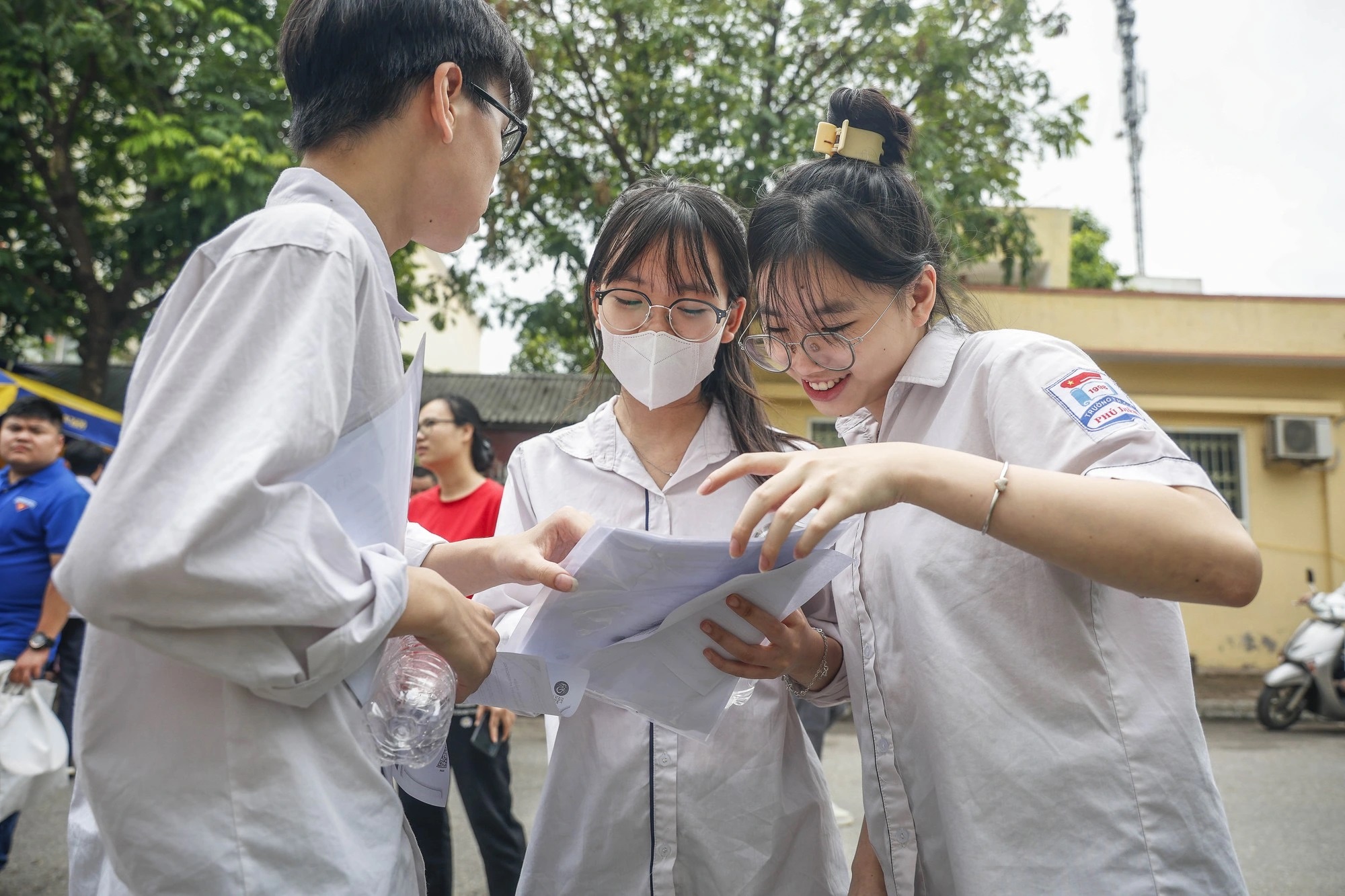 Tranh luận sôi nổi về môn thi thứ 3 vào lớp 10- Ảnh 1. Tranh luận sôi nổi về môn thi thứ 3 vào lớp 10- Ảnh 1.