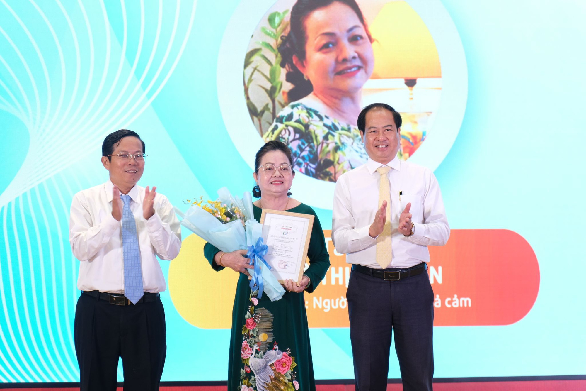 Trao giải ‘Người thầy kính yêu' lần 3: Gieo tri thức cho đời thêm xanh - Ảnh 4.