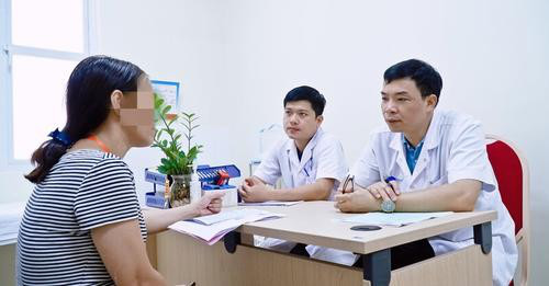 Thay đổi lối sống tránh trào ngược dạ dày thực quản ban đêm, phòng biến chứng - Ảnh 1.