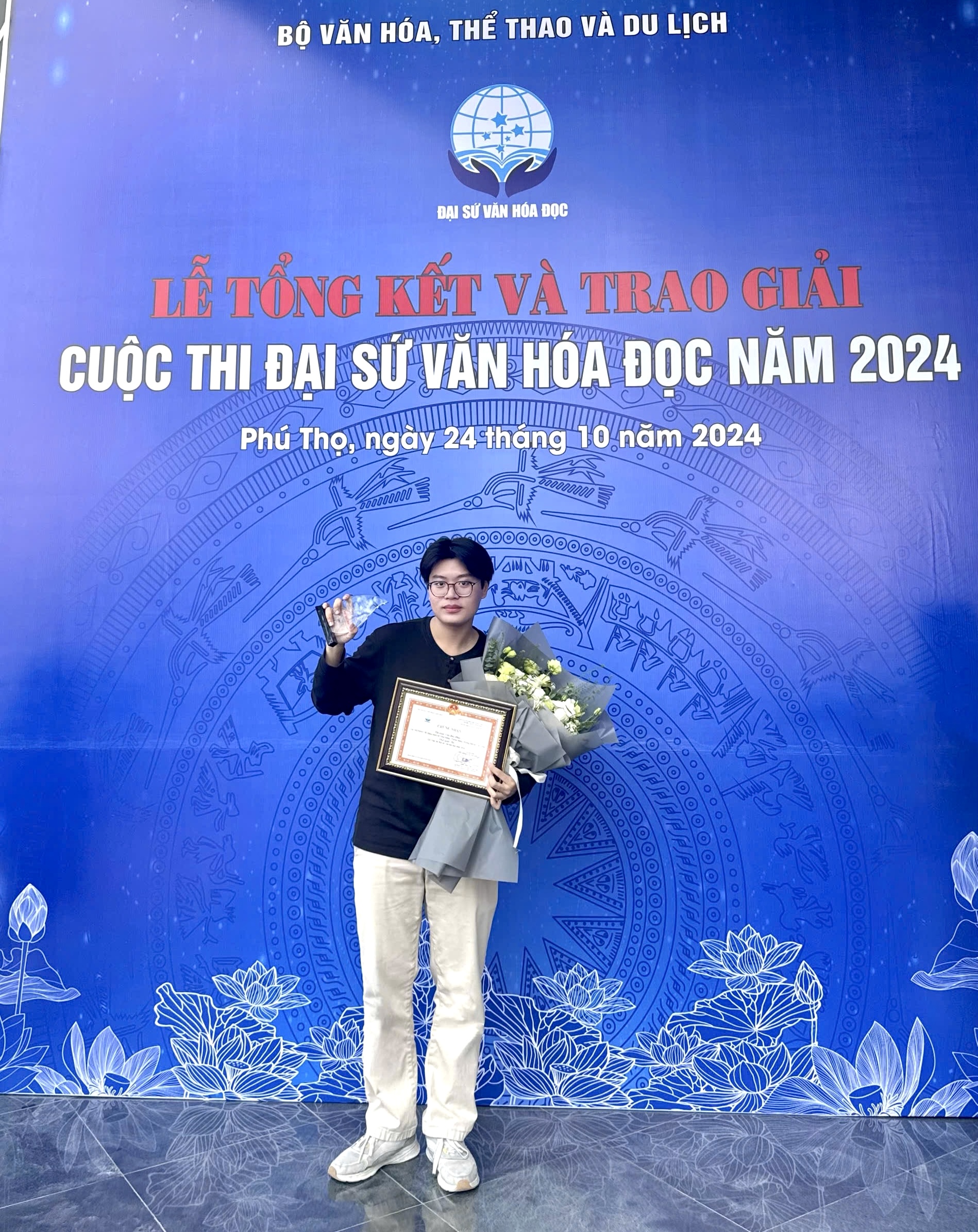 Trở thành đại sứ văn hóa đọc nhờ có tư duy phản biện, chất vấn- Ảnh 1. Trở thành đại sứ văn hóa đọc nhờ có tư duy phản biện, chất vấn- Ảnh 1.