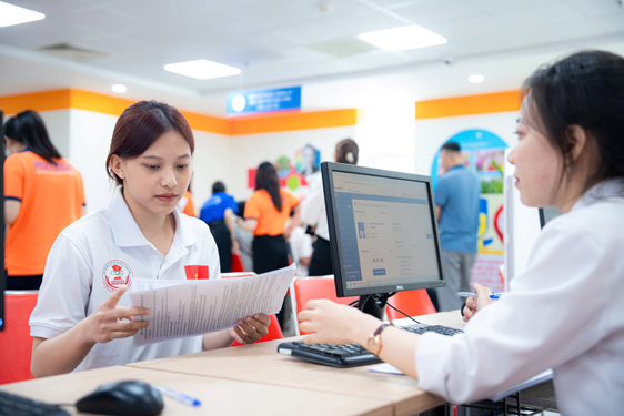 Thí sinh trúng tuyển làm thủ tục nhập học tại một trường đại học tại TP HCM Ảnh: HUY LÂN Thí sinh trúng tuyển làm thủ tục nhập học tại một trường đại học tại TP HCM Ảnh: HUY LÂN