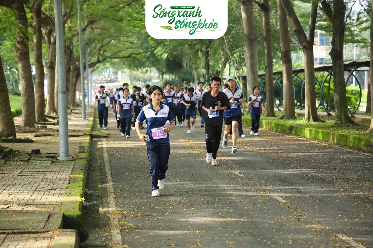 Trường đại học với các hoạt động thúc đẩy sinh viên sống khỏe- Ảnh 1. Trường đại học với các hoạt động thúc đẩy sinh viên sống khỏe- Ảnh 1.