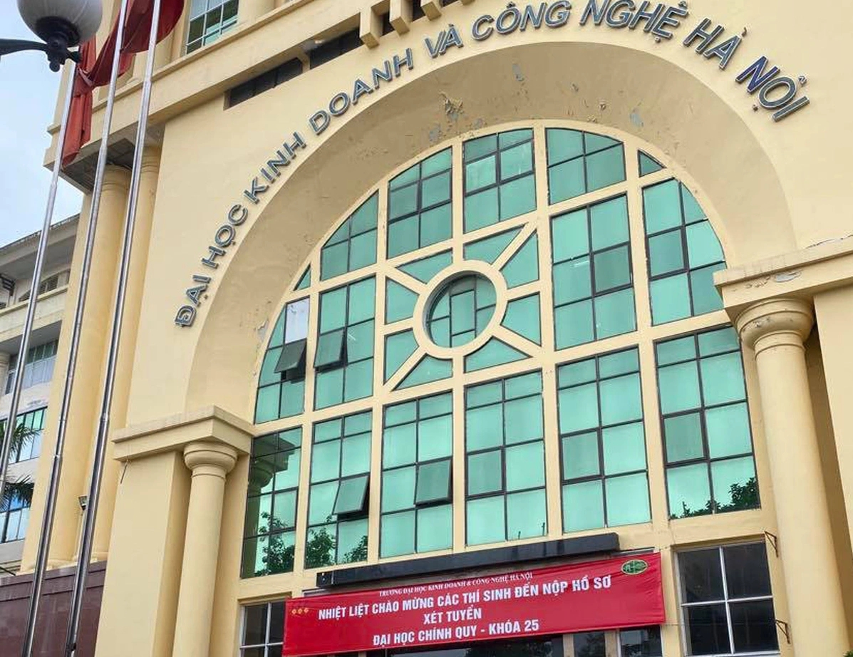Trường ĐH đào tạo chui văn bằng 2: Hiệu trưởng phải chịu trách nhiệm- Ảnh 1. Trường ĐH đào tạo chui văn bằng 2: Hiệu trưởng phải chịu trách nhiệm- Ảnh 1.