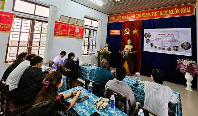 Truyền dạy nghệ thuật điêu khắc và diễn xướng dân gian trong lễ bỏ mả của đồng bào Cơ Tu - Ảnh 1. Truyền dạy nghệ thuật điêu khắc và diễn xướng dân gian trong lễ bỏ mả của đồng bào Cơ Tu - Ảnh 1.