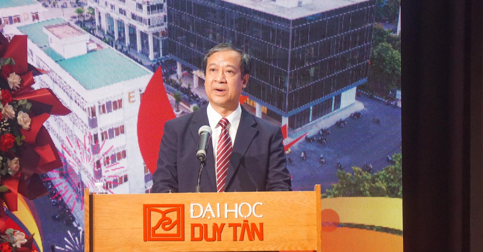 Bộ trưởng Nguyễn Kim Sơn: Từ trường ĐH thành ĐH là thay đổi hướng tới chiều sâu - Ảnh 1. Bộ trưởng Nguyễn Kim Sơn: Từ trường ĐH thành ĐH là thay đổi hướng tới chiều sâu - Ảnh 1.