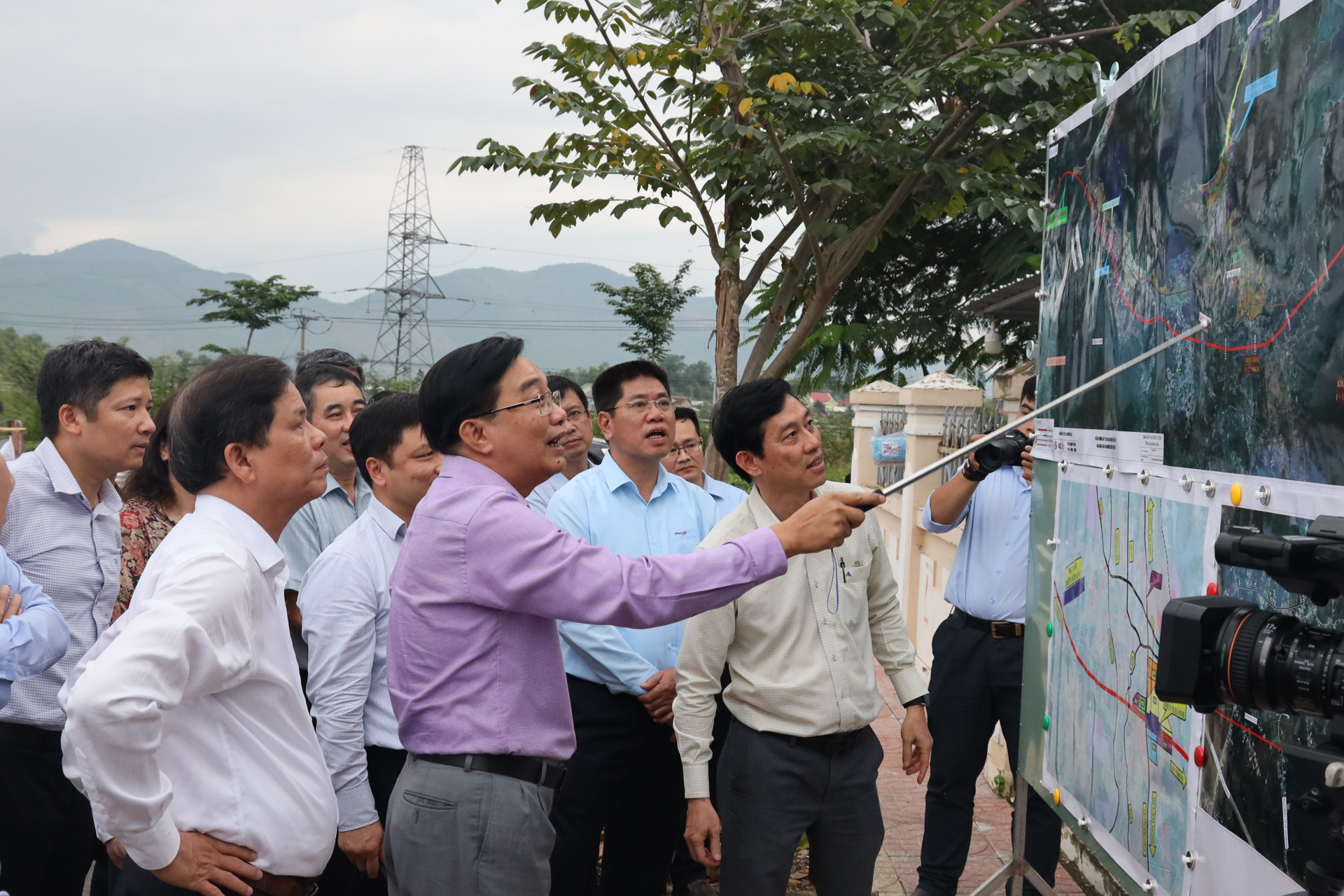 Ủy ban Kinh tế Quốc hội khảo sát Dự án đường sắt tốc độ cao trục Bắc - Nam- Ảnh 1. Ủy ban Kinh tế Quốc hội khảo sát Dự án đường sắt tốc độ cao trục Bắc - Nam- Ảnh 1.