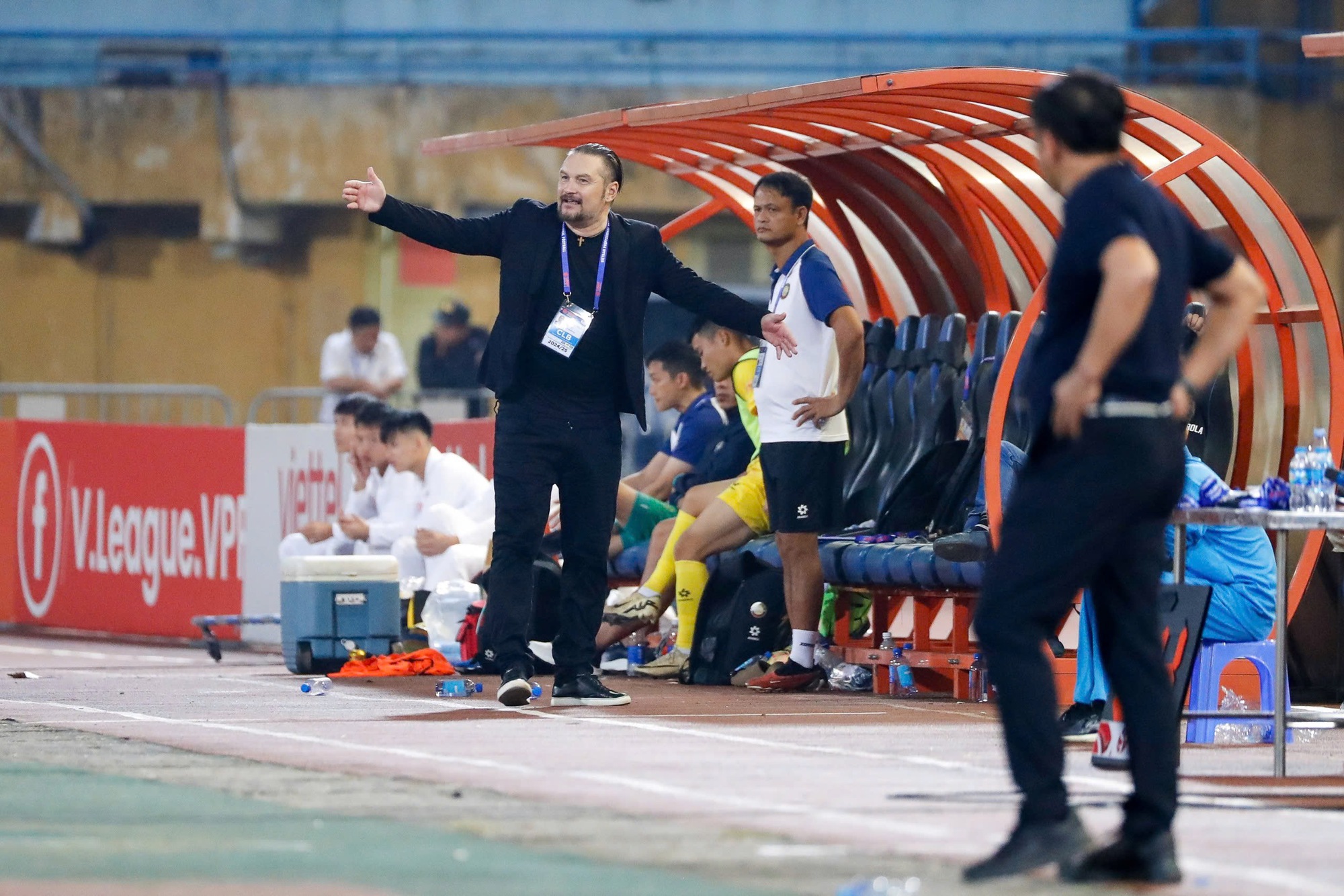 V-League 2024 - 2025: Xứ Thanh xây chắc ngôi đầu- Ảnh 1. V-League 2024 - 2025: Xứ Thanh xây chắc ngôi đầu- Ảnh 1.