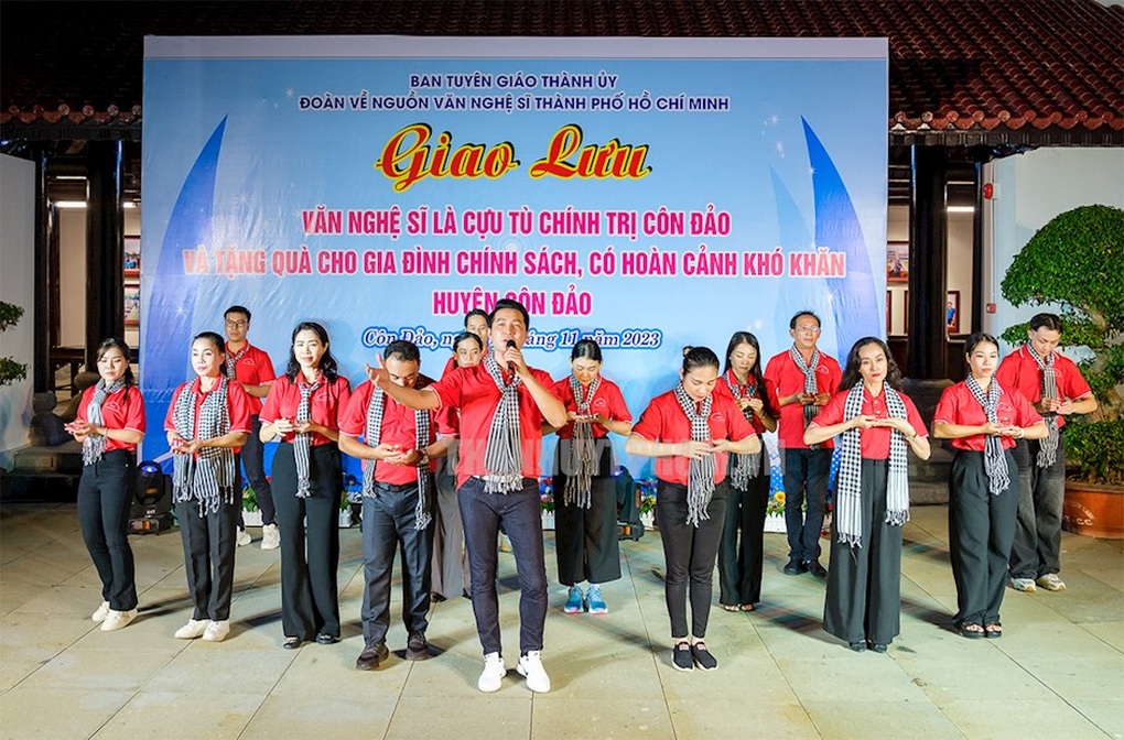 Văn nghệ sĩ TPHCM tham gia về nguồn, kỷ niệm ngày lễ lớn - 1 Văn nghệ sĩ TPHCM tham gia về nguồn, kỷ niệm ngày lễ lớn - 1