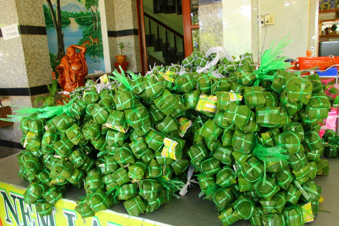 Về đất sen hồng thưởng thức món nem trứ danh - Ảnh 2. Về đất sen hồng thưởng thức món nem trứ danh - Ảnh 2.