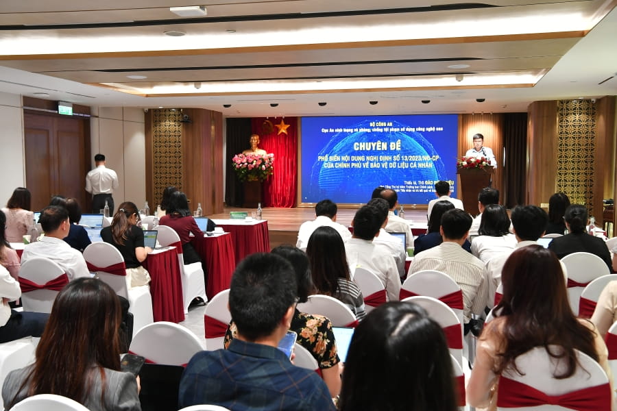 Vietcombank phối hợp với Bộ Công an tổ chức Hội thảo nâng cao nhận thức về bảo vệ dữ liệu cá nhân- Ảnh 1. Vietcombank phối hợp với Bộ Công an tổ chức Hội thảo nâng cao nhận thức về bảo vệ dữ liệu cá nhân- Ảnh 1.