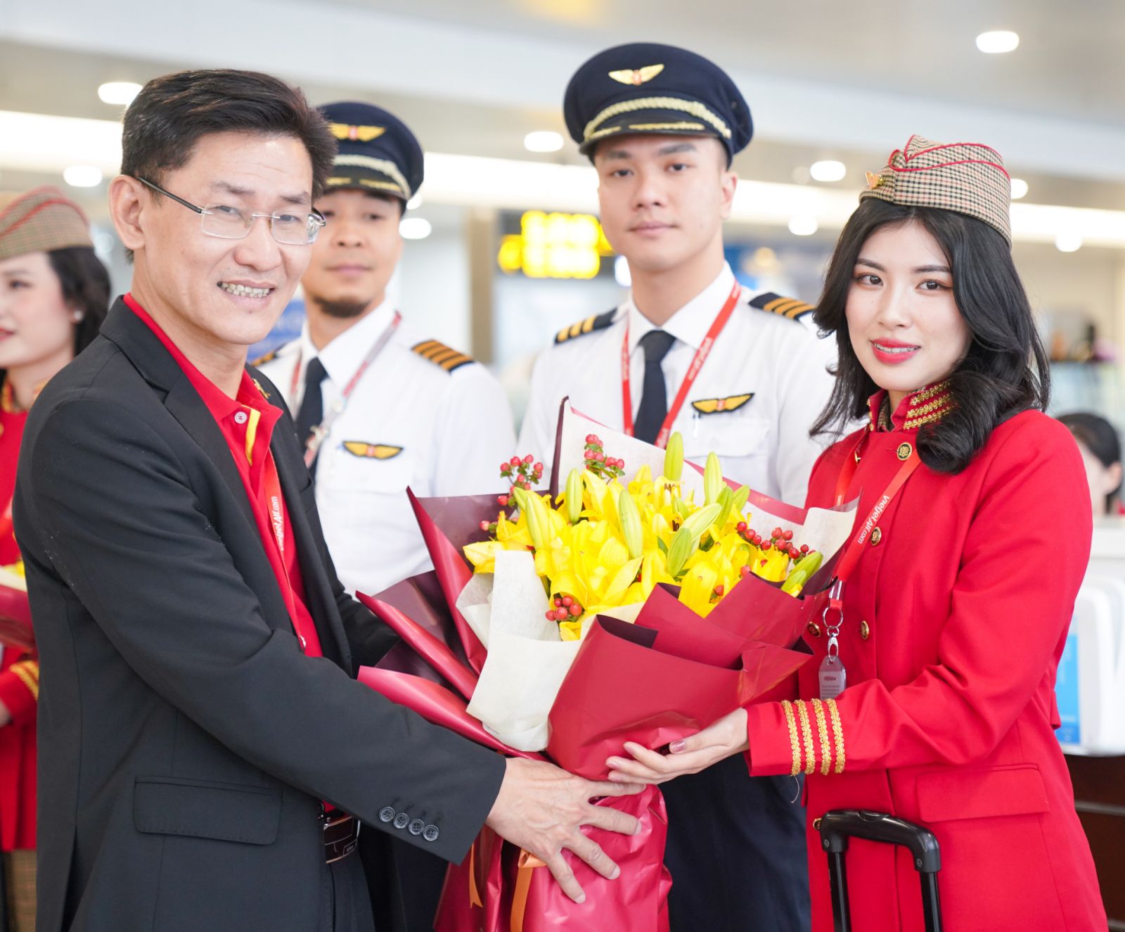 Tin vui: Vietjet chào mừng chuyến bay đầu tiên giữa Kuala Lumpur (Malaysia) và Hà Nội- Ảnh 1. Tin vui: Vietjet chào mừng chuyến bay đầu tiên giữa Kuala Lumpur (Malaysia) và Hà Nội- Ảnh 1.