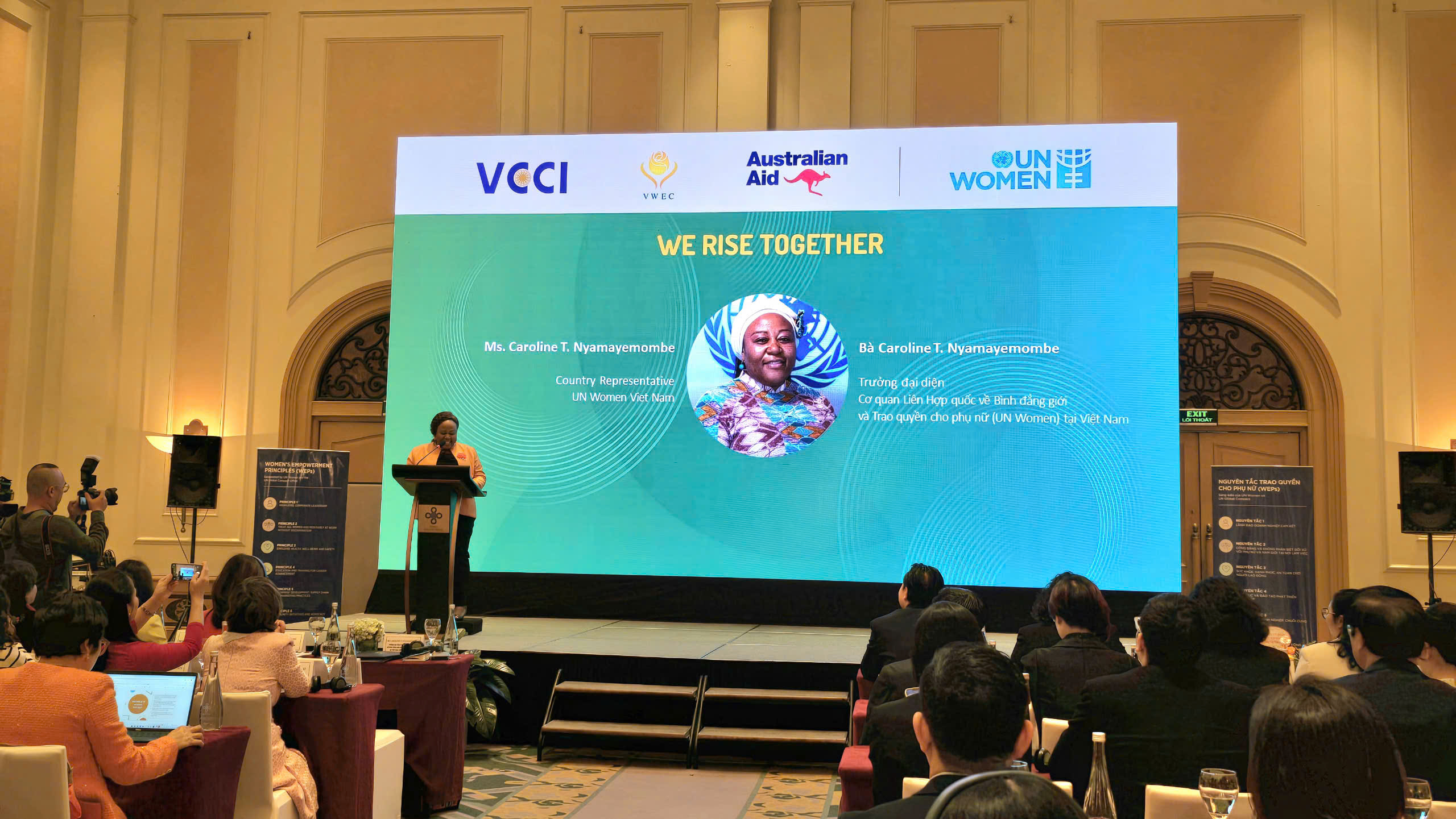 Vinh danh 17 doanh nghiệp có sáng kiến đổi mới và đóng góp tích cực trong việc thúc đẩy bình đẳng giới - Ảnh 1. Vinh danh 17 doanh nghiệp có sáng kiến đổi mới và đóng góp tích cực trong việc thúc đẩy bình đẳng giới - Ảnh 1.