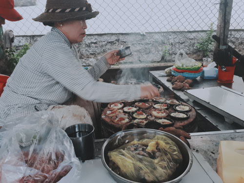 Xèo xèo bánh căn Cam Ranh - Ảnh 1. Xèo xèo bánh căn Cam Ranh - Ảnh 1.