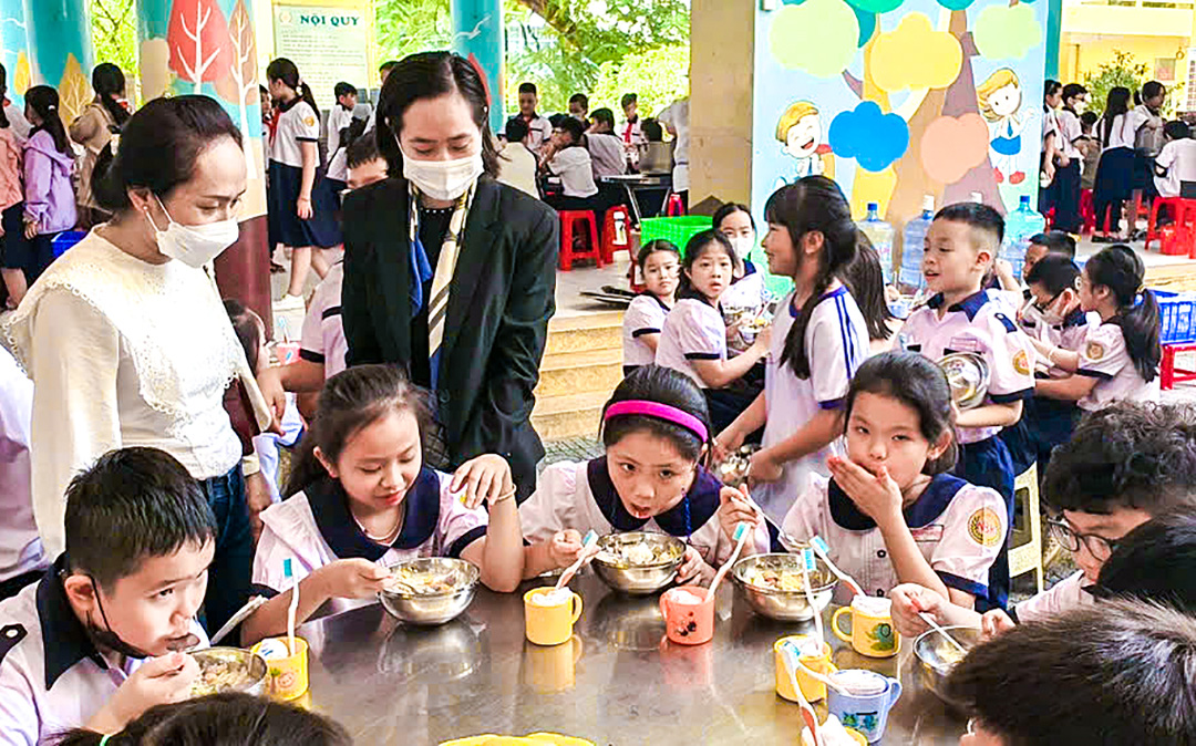 Xử lý hiệu trưởng nếu thu chi không đúng quy định - Ảnh 1. Xử lý hiệu trưởng nếu thu chi không đúng quy định - Ảnh 1.