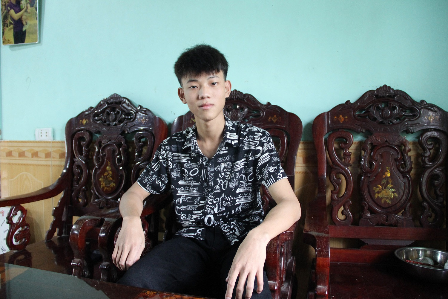 Xúc động lá đơn xin nhập ngũ của chàng trai mồ côi cả cha lẫn mẹ ở Nghệ An - Ảnh 1. Xúc động lá đơn xin nhập ngũ của chàng trai mồ côi cả cha lẫn mẹ ở Nghệ An - Ảnh 1.