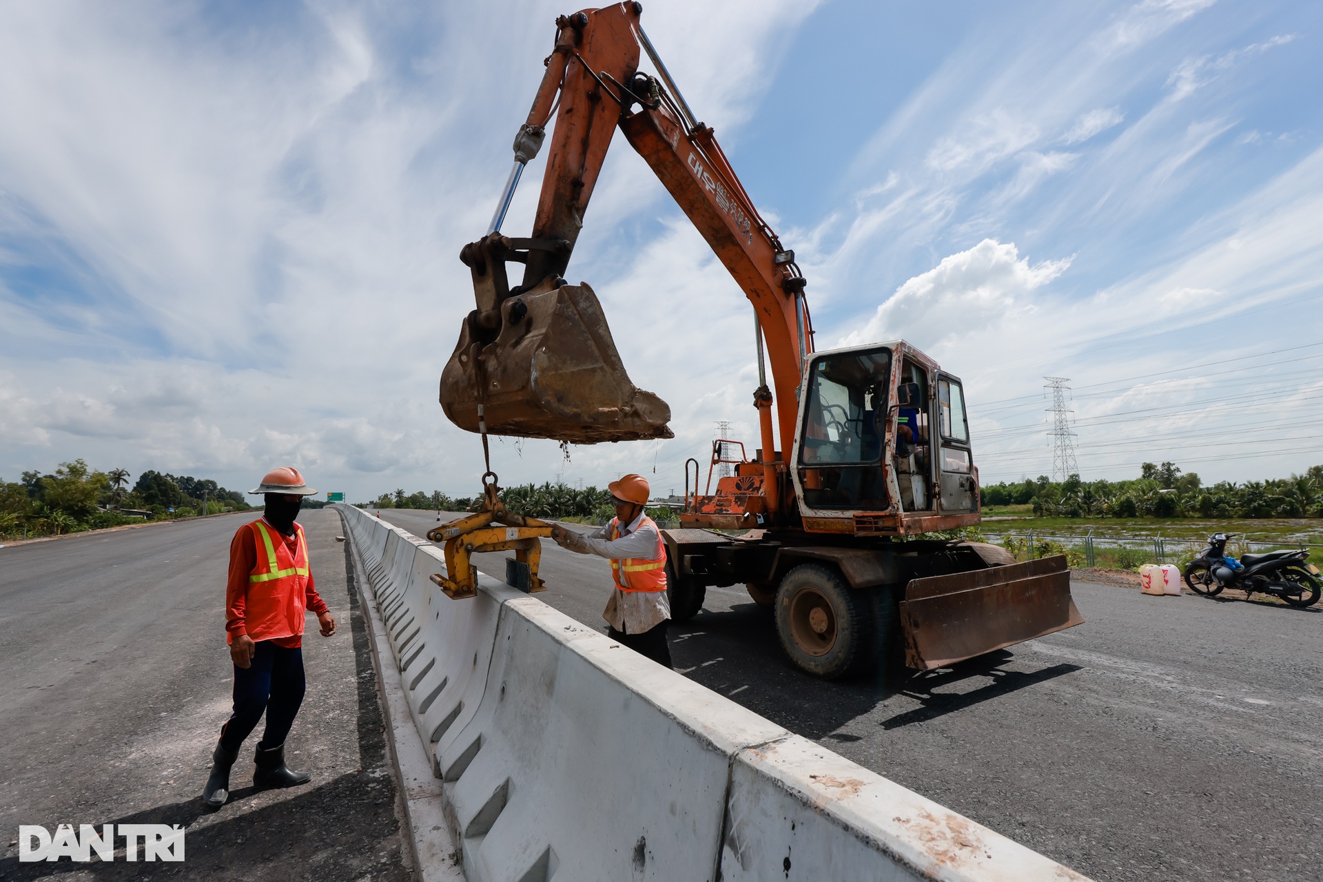 Ngắm cao tốc Bến Lức - Long Thành nhánh Đông dài 7km sắp thông xe - 4 Ngắm cao tốc Bến Lức - Long Thành nhánh Đông dài 7km sắp thông xe - 4