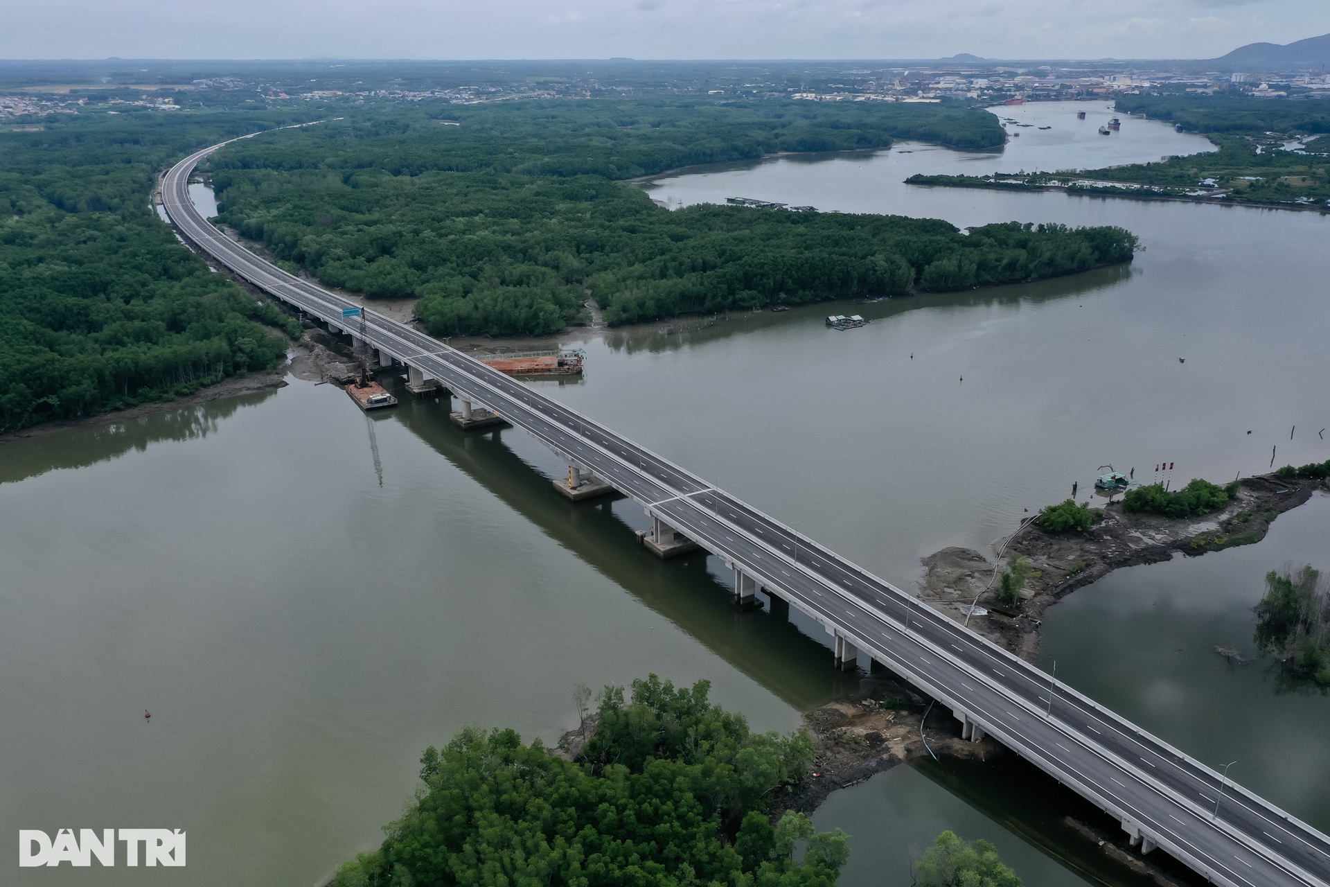 Ngắm cao tốc Bến Lức - Long Thành nhánh Đông dài 7km sắp thông xe - 6 Ngắm cao tốc Bến Lức - Long Thành nhánh Đông dài 7km sắp thông xe - 6