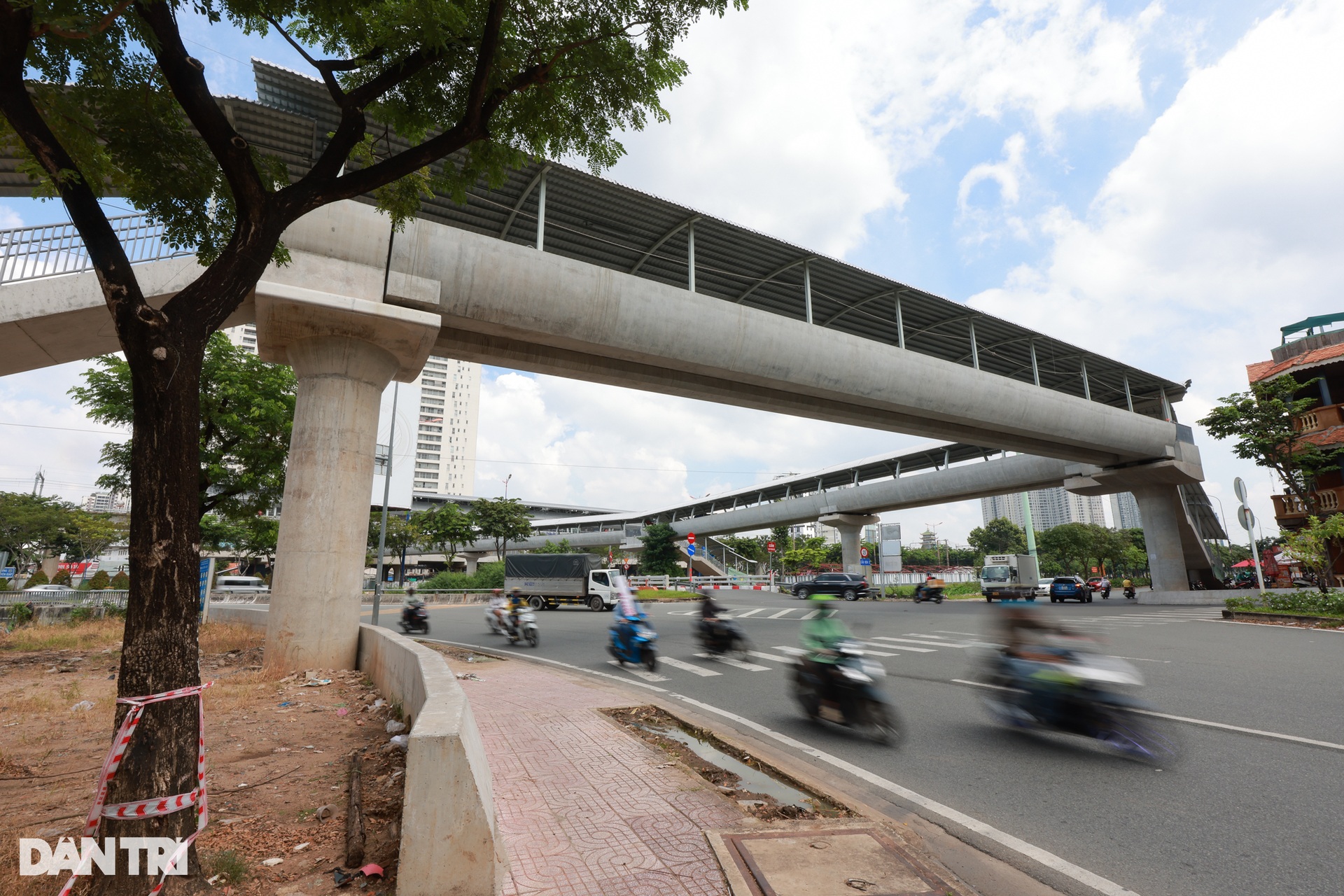 Diện mạo 9 cầu đi bộ kết nối nhà ga Metro số 1 vừa hoàn thành - 3 Diện mạo 9 cầu đi bộ kết nối nhà ga Metro số 1 vừa hoàn thành - 3