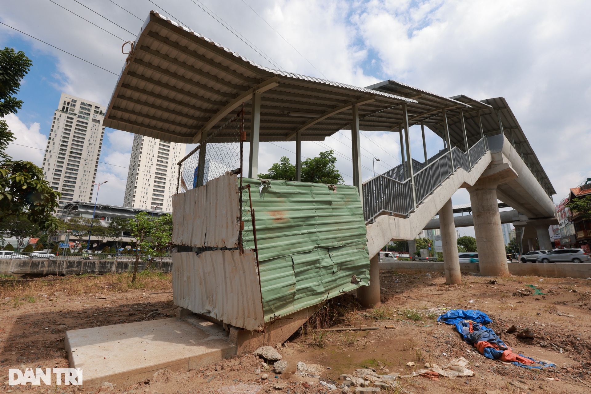 Diện mạo 9 cầu đi bộ kết nối nhà ga Metro số 1 vừa hoàn thành - 7 Diện mạo 9 cầu đi bộ kết nối nhà ga Metro số 1 vừa hoàn thành - 7