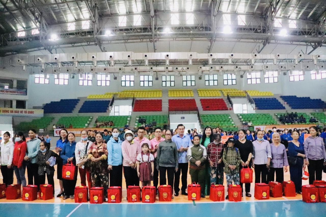 Chung tay xóa bỏ bạo lực, vì một xã hội bình đẳng và công bằng - Vietnam.vn Chung tay xóa bỏ bạo lực, vì một xã hội bình đẳng và công bằng