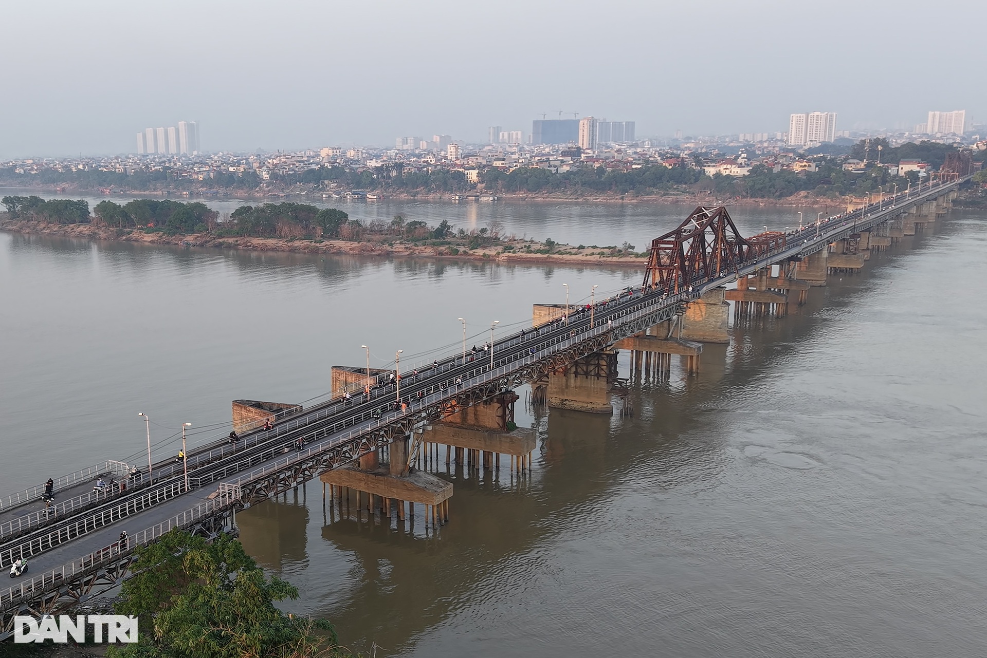 Ngắm hoàng hôn cuối thu rực rỡ trên 2 cây cầu nổi tiếng nhất Hà Nội - 10 Ngắm hoàng hôn cuối thu rực rỡ trên 2 cây cầu nổi tiếng nhất Hà Nội - 10