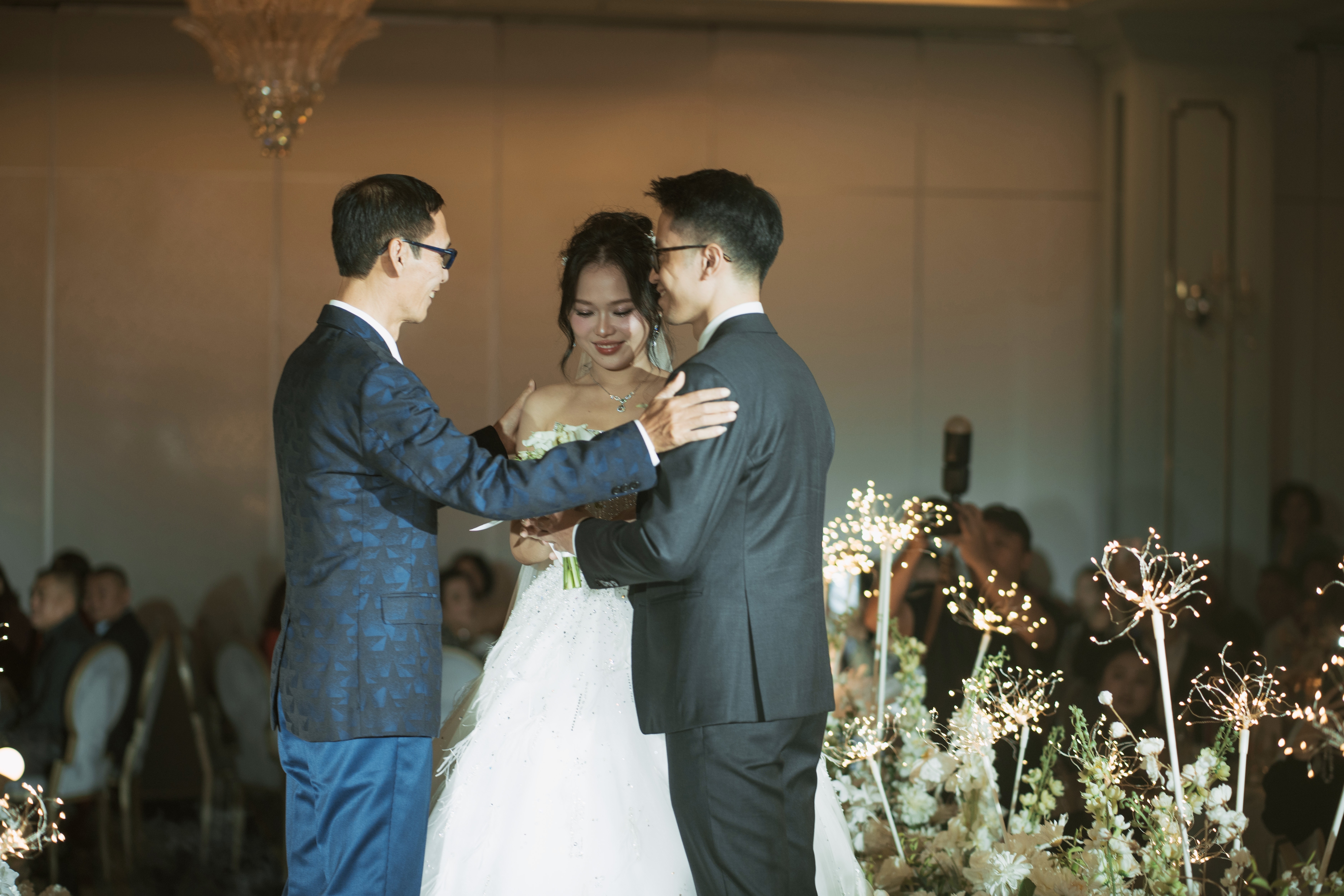 Cô gái Hà Nội chọn chồng giống hệt bố từ chuyện tình khó tin - 2 Cô gái Hà Nội chọn chồng giống hệt bố từ chuyện tình khó tin - 2